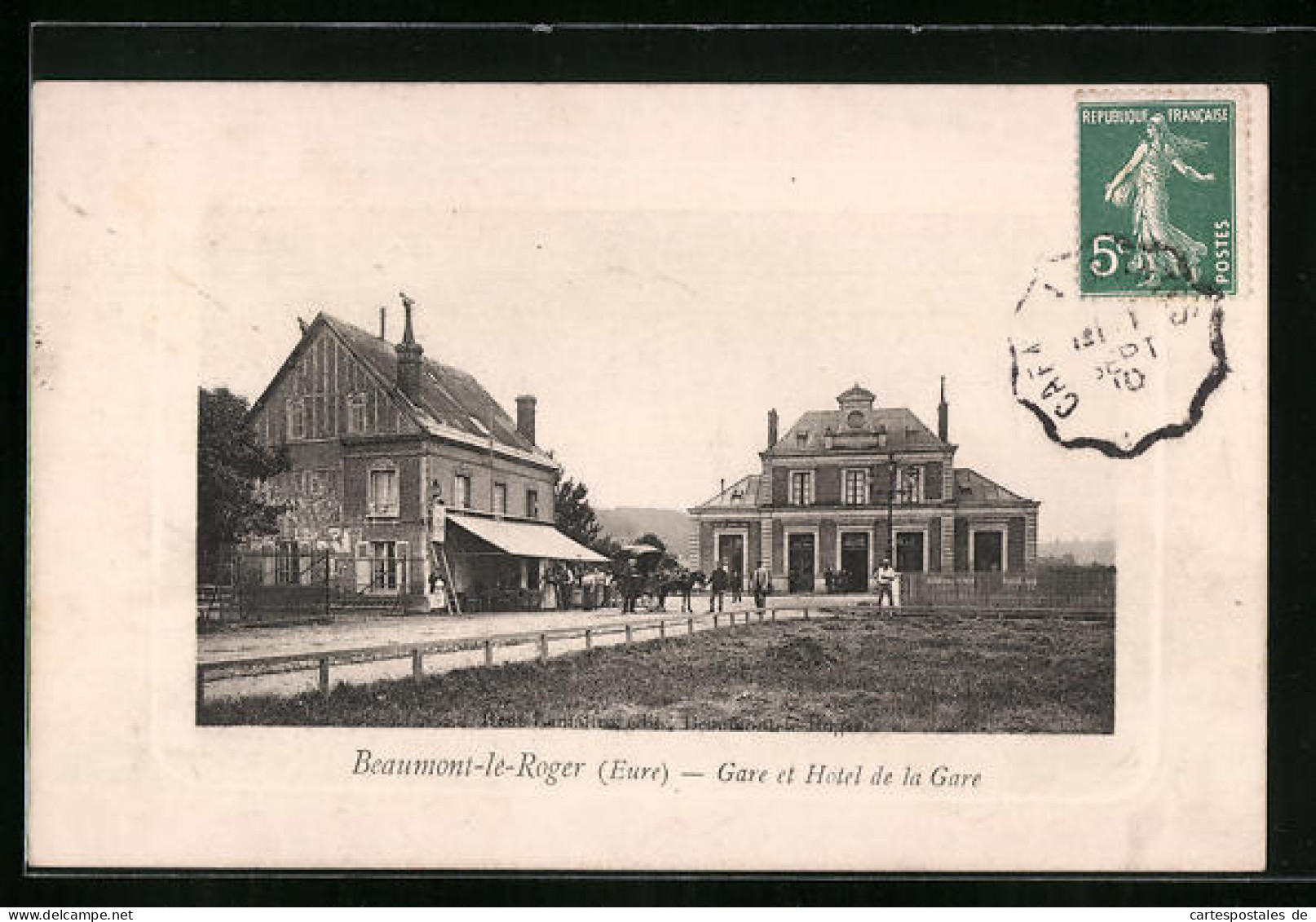 CPA Beaumont-le-Roger, Gare Et Hôtel De La Gare, La Gare Et La Garehotel  - Beaumont-le-Roger