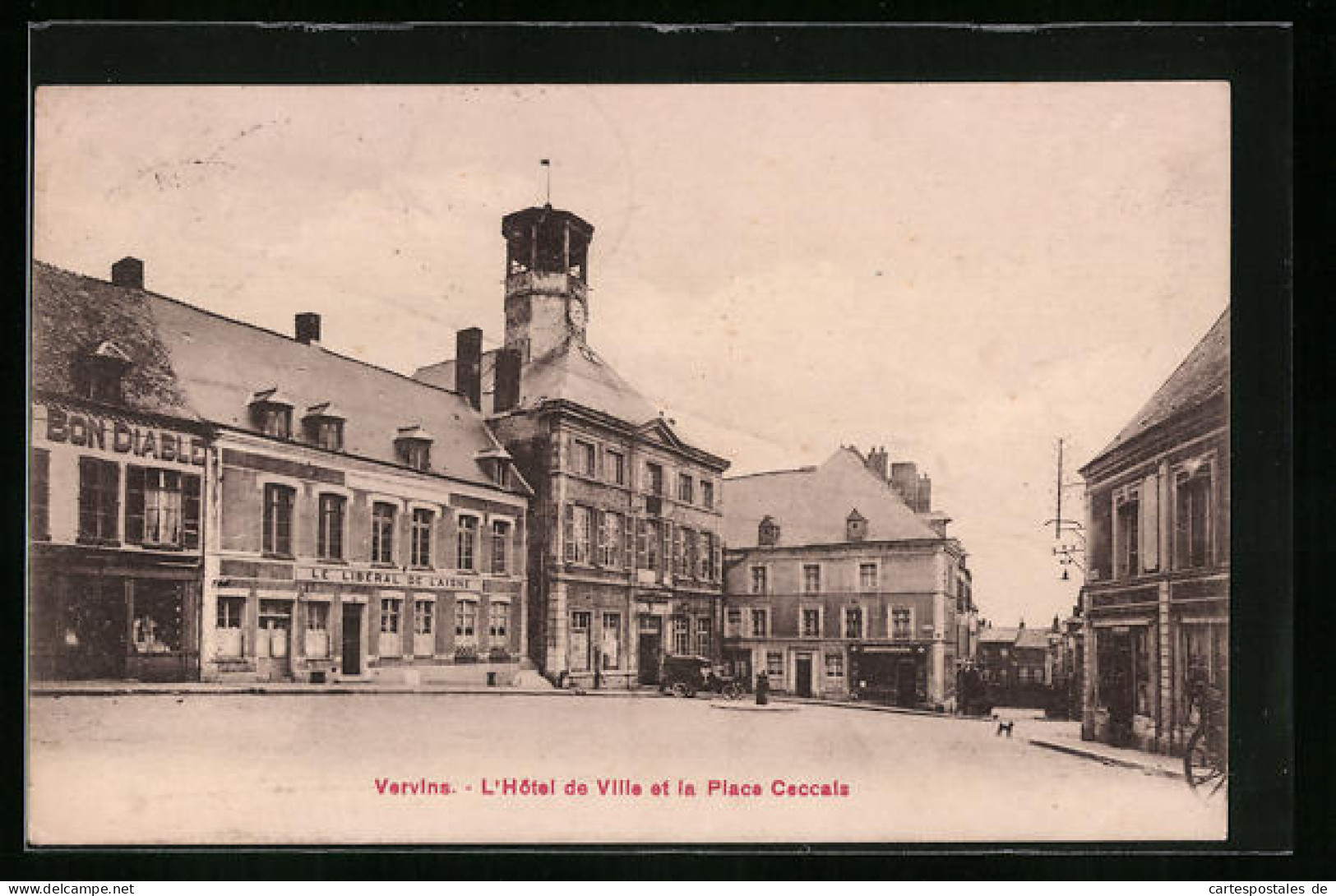 CPA Vervins, L'Hotel De Ville Et La Place Ceccals  - Vervins