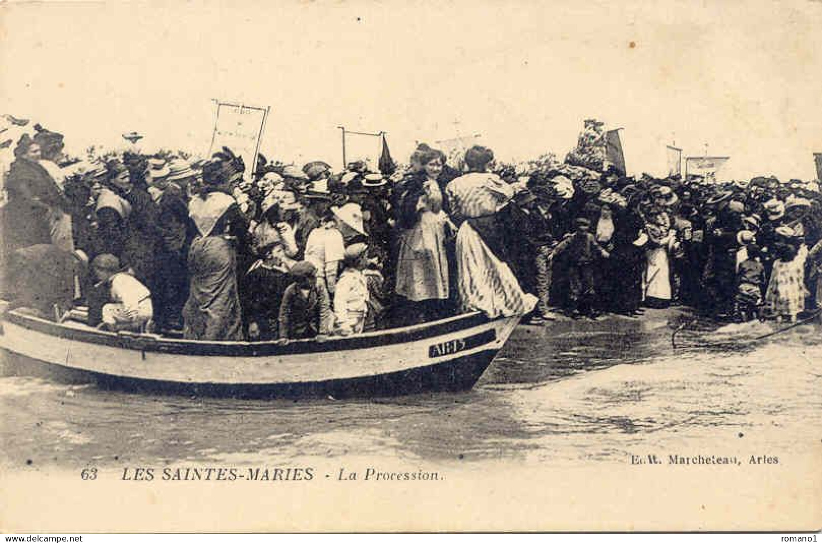13) SAINTES MARIES De La MER - La  Procession - Saintes Maries De La Mer