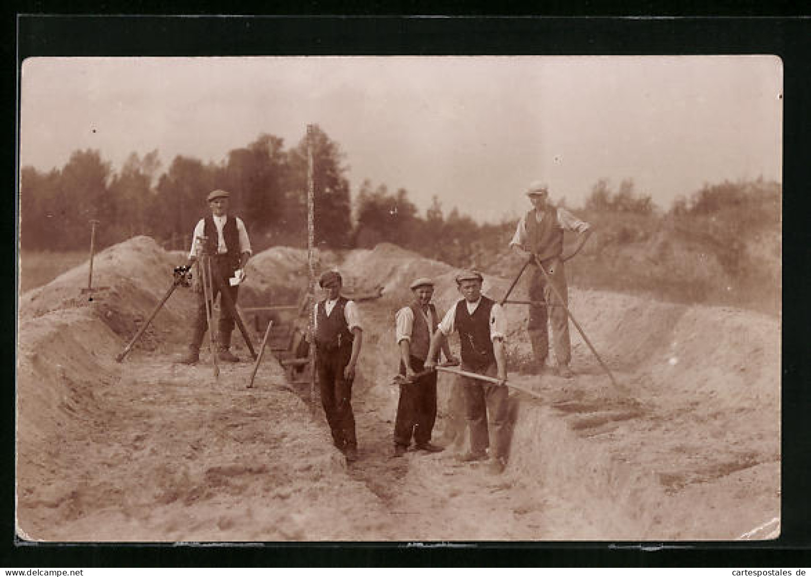 Foto-AK Bauarbeiter Bei Der Der Arbeit  - Autres & Non Classés