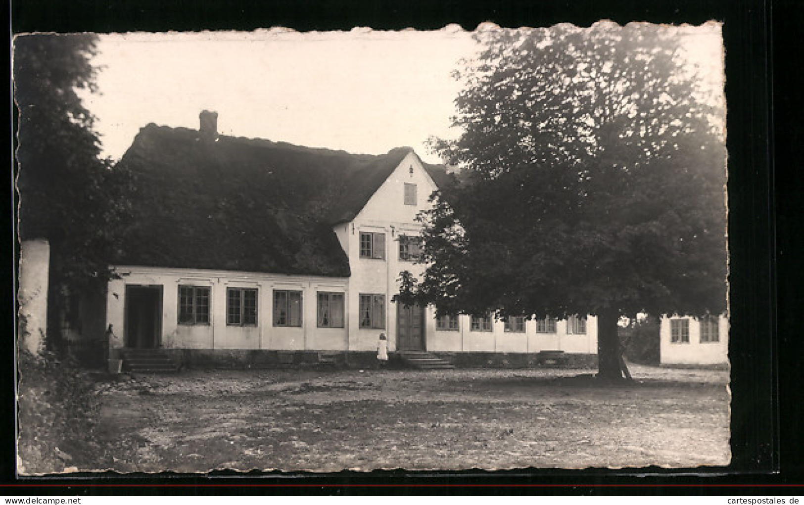 Foto-AK Bommerlund, Mädchen Vor Einem Reetdachhaus  - Danemark