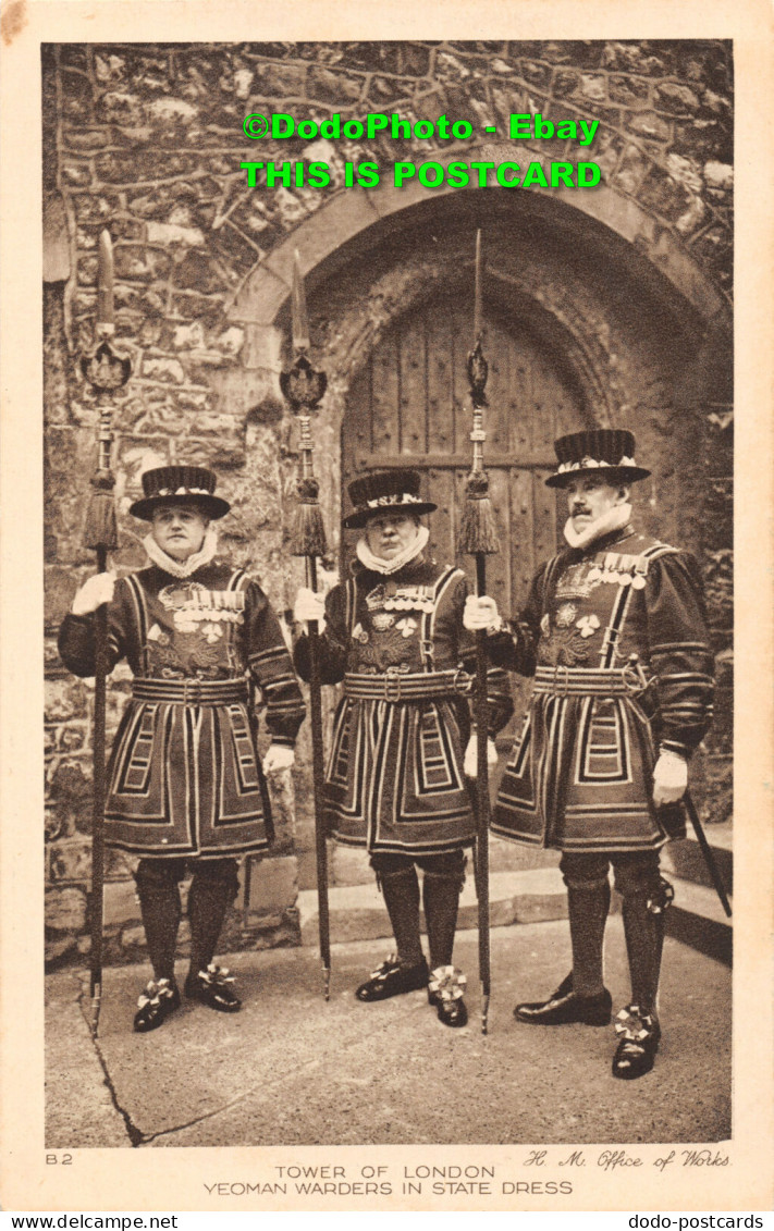 R452136 Tower Of London. Yeoman Warders In State Dress. H. M. Office Of Works. H - Autres & Non Classés