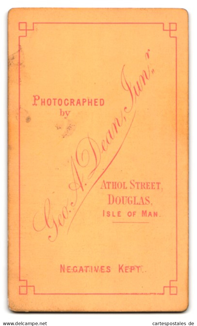 Photo Geo. A. Dean Junr., Douglas /Isle Of Man, Athol Street, Junger Herr Im Anzug Mit Krawatte  - Anonyme Personen