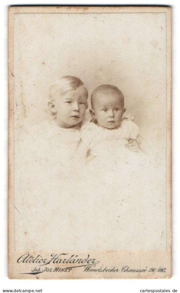 Fotografie Jos. Minet, Hamburg, Wandsbecker Chaussee 191-193, Kleiner Junge Mit Kleinkind Im Arm  - Personnes Anonymes