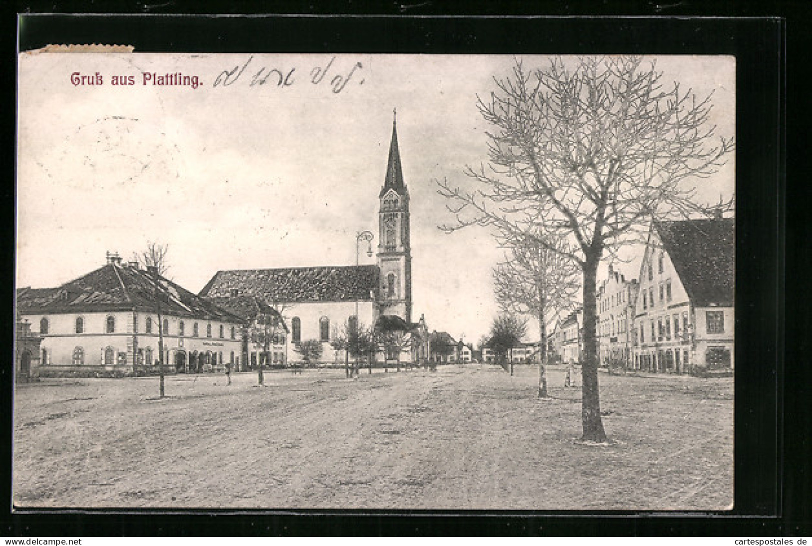 AK Plattling, Strassenpartie Mit Kirche  - Plattling