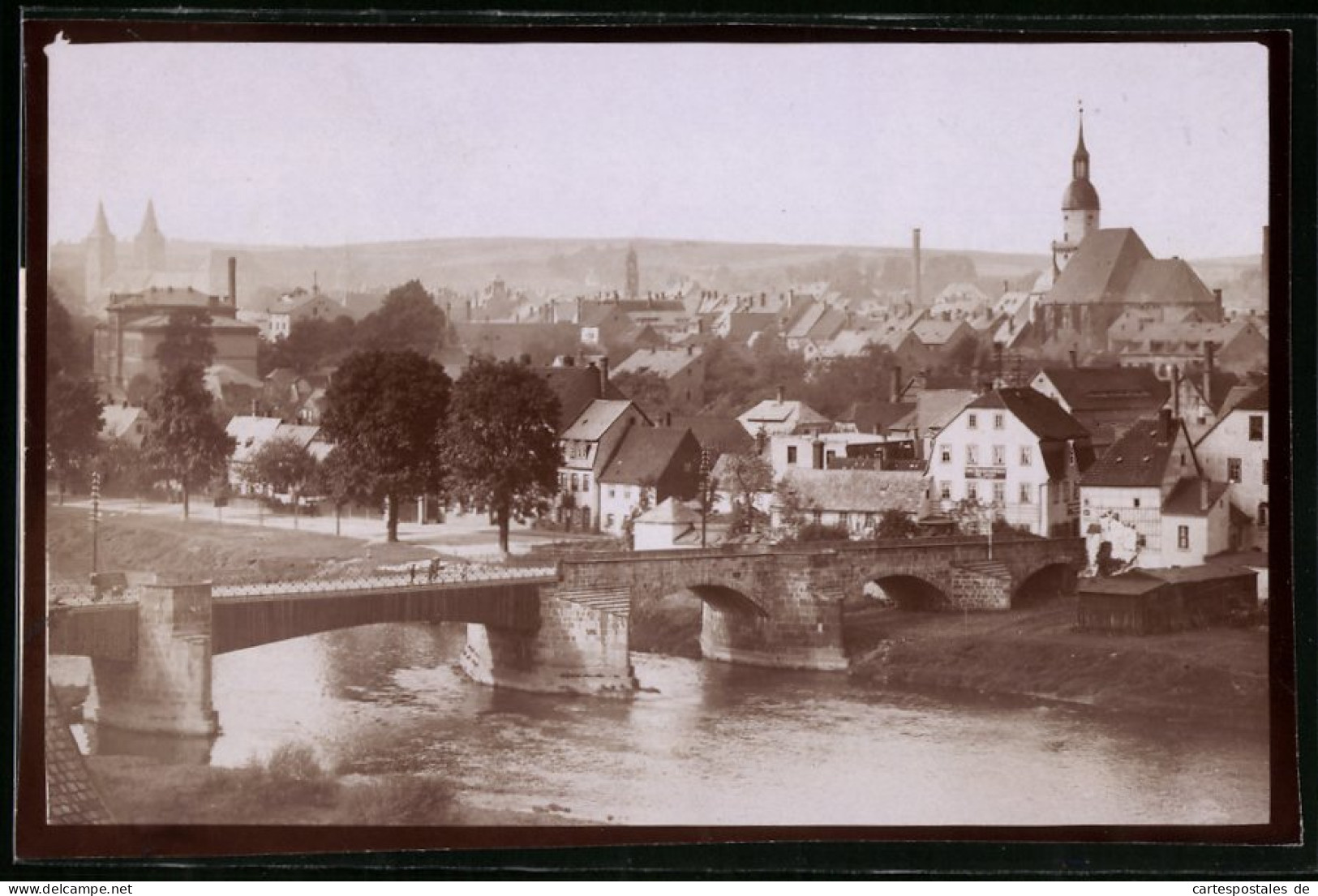 Fotografie Brück & Sohn Meissen, Ansicht Rochlitz I. Sa., Blick über Die Muldenbrücke In Die Stadt  - Orte
