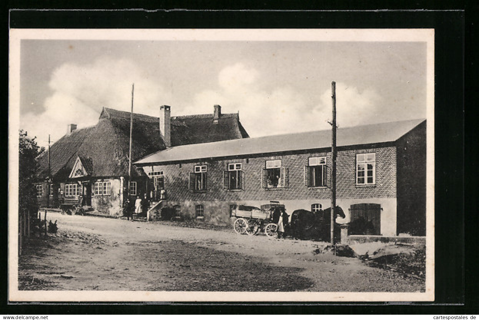 AK Hohenfelde B. Plön, Gasthof Von Friedr. Kay In Der Strassenansicht  - Plön