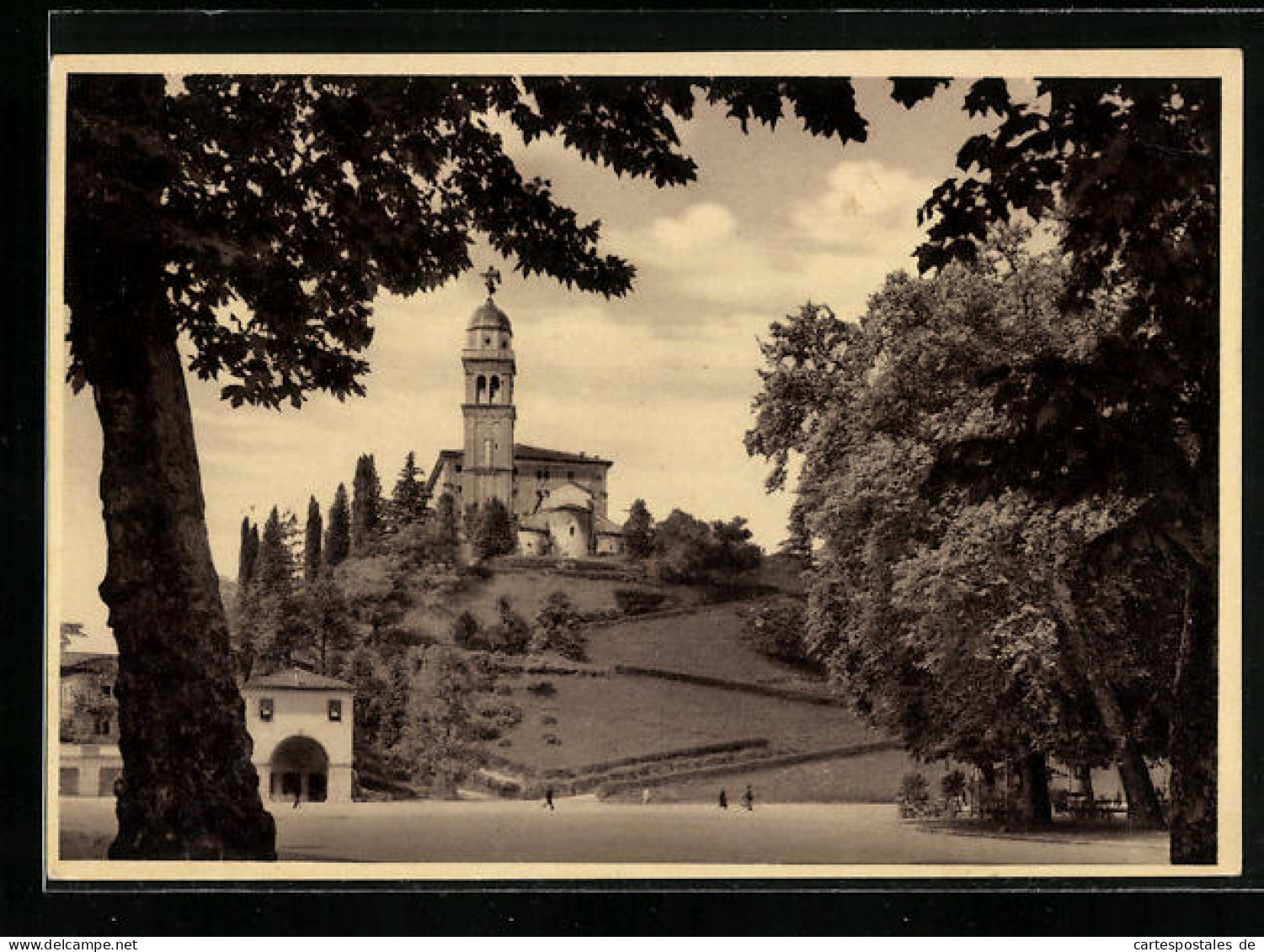 Cartolina Udine, Piazza Umberto I E Salita Al Castello  - Udine