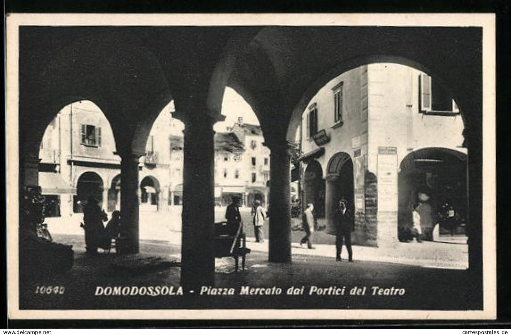 Cartolina Domodossola, Piazza Mercato Dai Portici Del Teatro  - Other & Unclassified