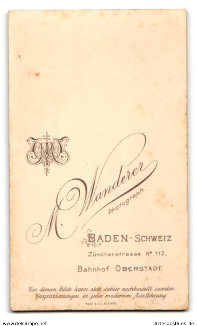 Fotografie M. Wanderer, Baden-Schweiz, Zürcherstr. 112, Junge Dame Im Karierten Kleid  - Personnes Anonymes