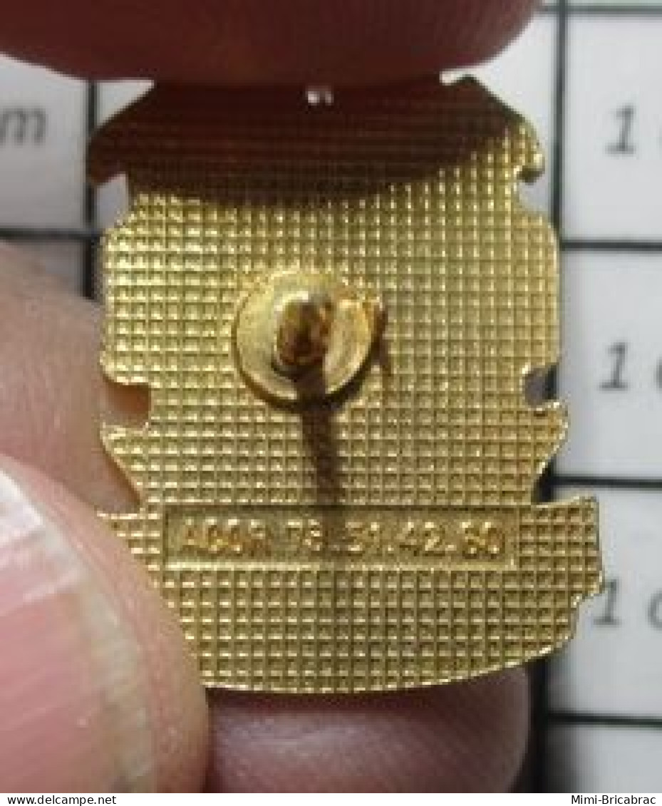 912c Pin's Pins / Beau Et Rare / ALIMENTATION / BLASON ECUSSON ARMOIRIES EPICES CHARCUTERIE - Levensmiddelen