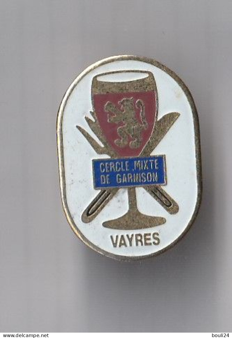 PIN'S THEME  MILITARIA  VAYRES  CERCLE MIXTE DE GARNISON 3 EME REGIMENT DE MATERIEL  EN GIRONDE - Militaria