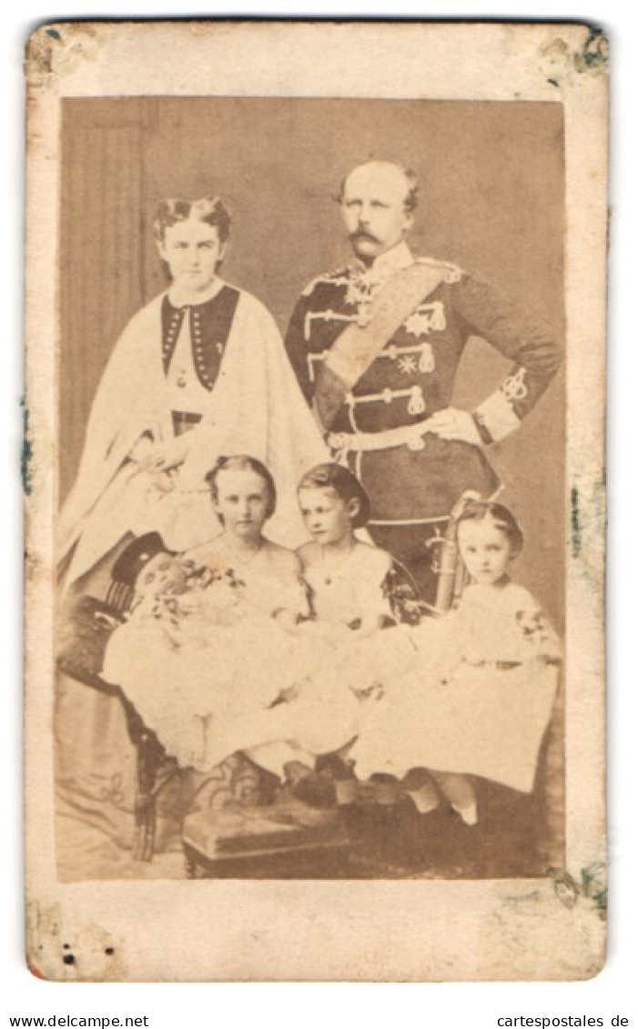 Fotografie Unbekannter Fotograf Und Ort, Prinzessin Maria Anna V. Anhalt.Dessau Mit Mann Und Reinmontierten Kindern  - Berühmtheiten