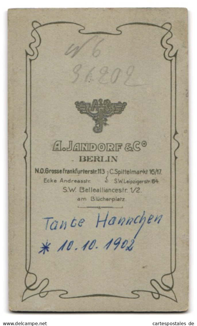 Fotografie A. Jandorf & Co., Berlin, Niedliches Kleines Mädchen Hannchen Mit Rassel, 1902  - Anonyme Personen