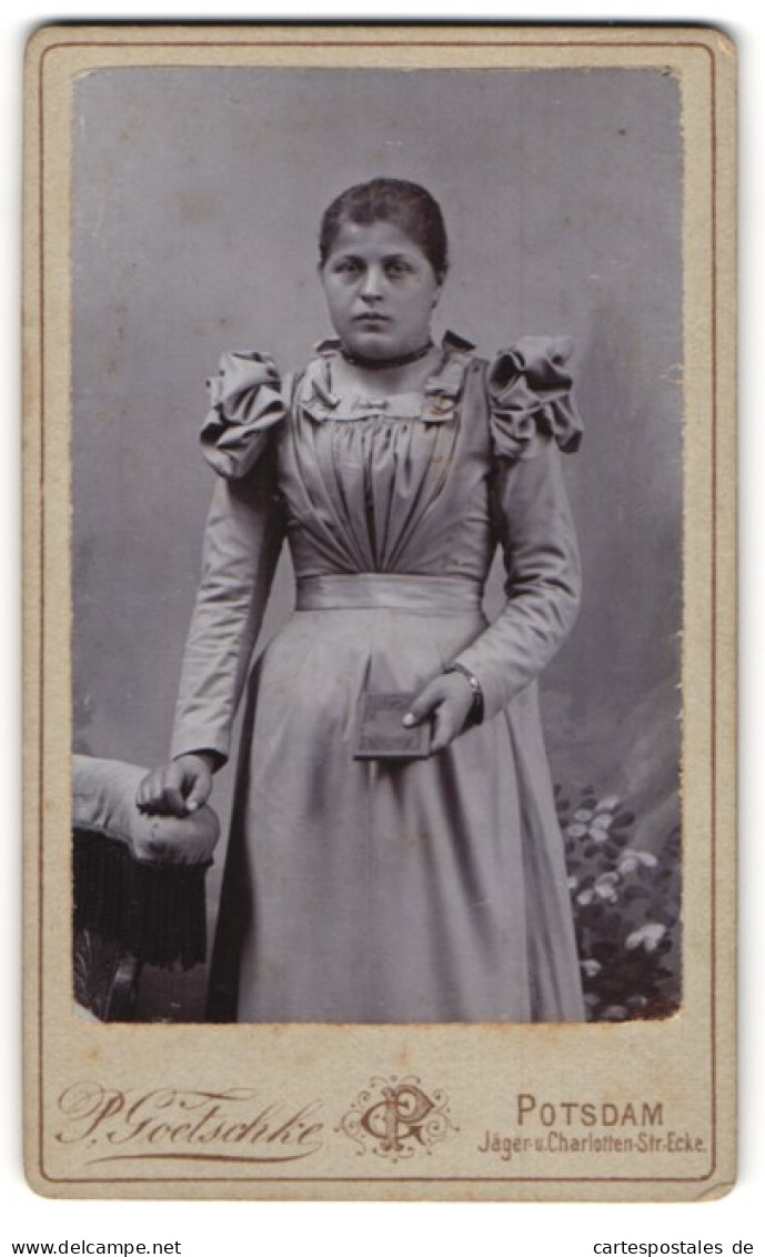 Fotografie P. Goetschke, Potsdam, Portrait Frau Marie Eschholz  - Anonyme Personen
