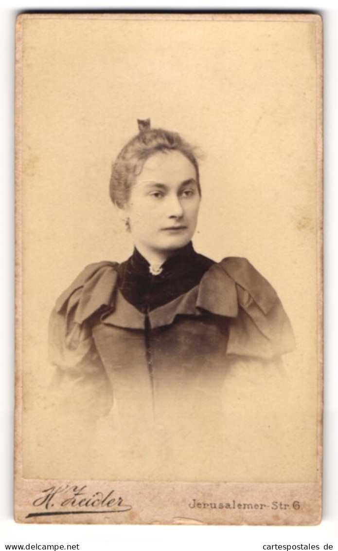 Fotografie H. Zeidler, Berlin, Portrait Junge Frau Auguste Pirsch  - Anonyme Personen
