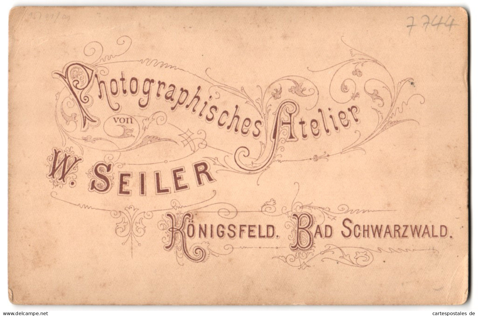 Fotografie W. Seiler, Königsfeld I. Schw., Ansicht Königsfeld I. Schw., Strassenpartie Im Ort Mit Wohnhäusern  - Orte