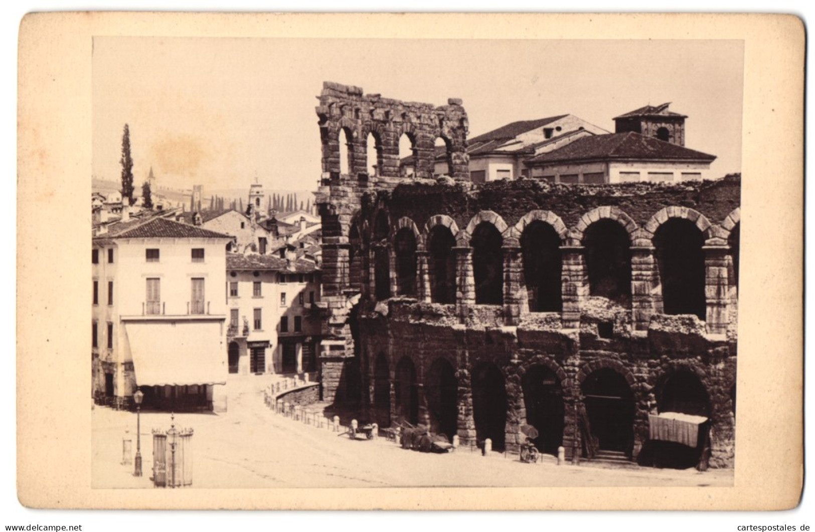 Foto Unbekannter Fotograf, Ansicht Verona, Bra Platz Mit Der Ruine Römisches Haus  - Orte