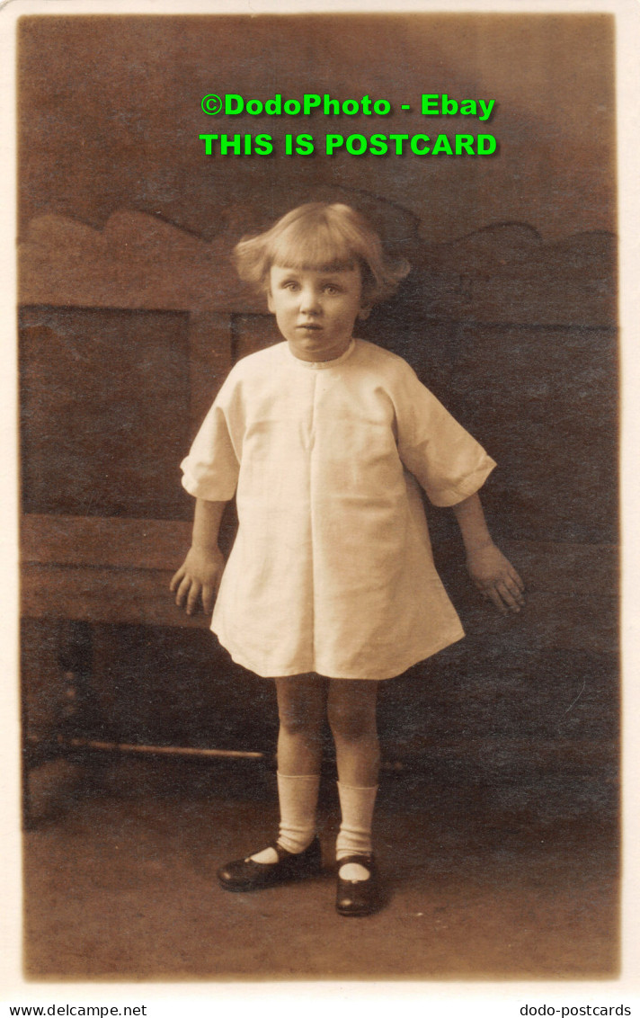 R453013 Little Girl. Harrison. Old Photography. Postcard - World
