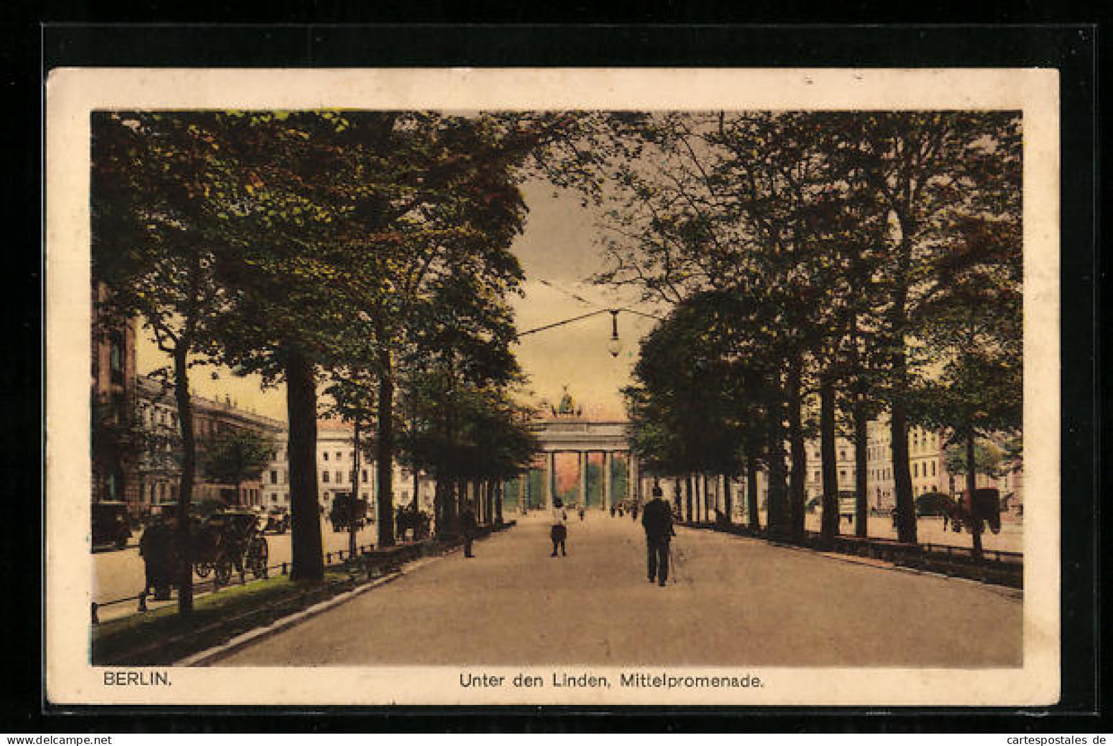 AK Berlin, Brandenburger Tor Und Strasse Unter Den Linden, Mittelpromenade  - Brandenburger Door