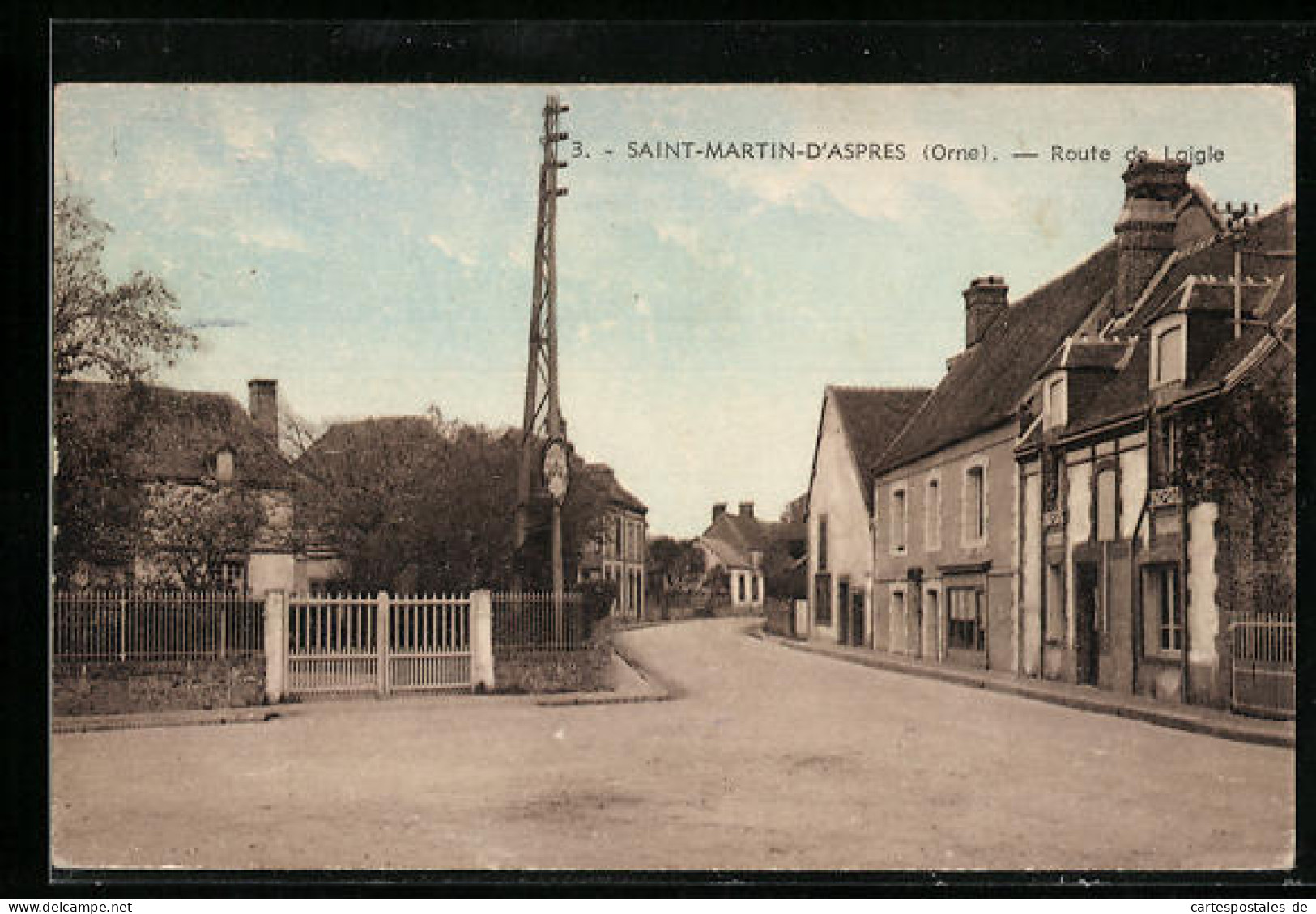 CPA Saint-Martin-d`Aspres, Route De Laigle  - Otros & Sin Clasificación