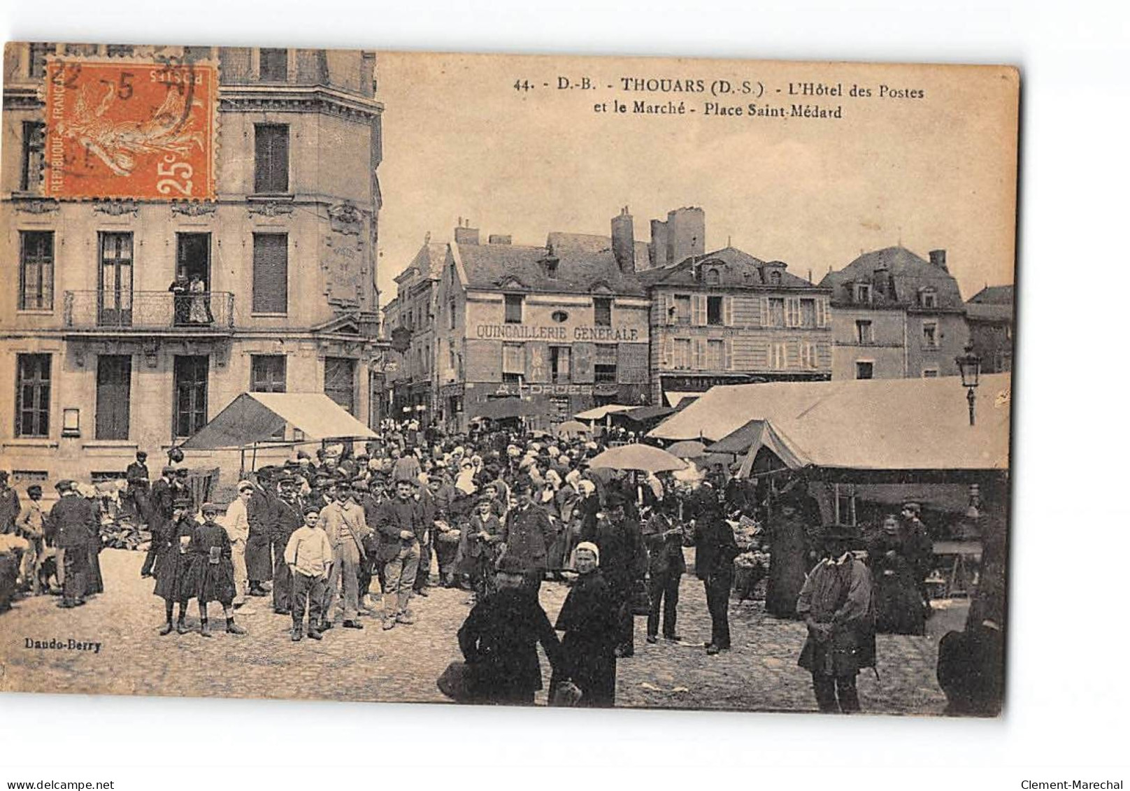 THOUARS - L'Hôtel Des Postes Et Le Marché - Place Saint Médard - Très Bon état - Thouars