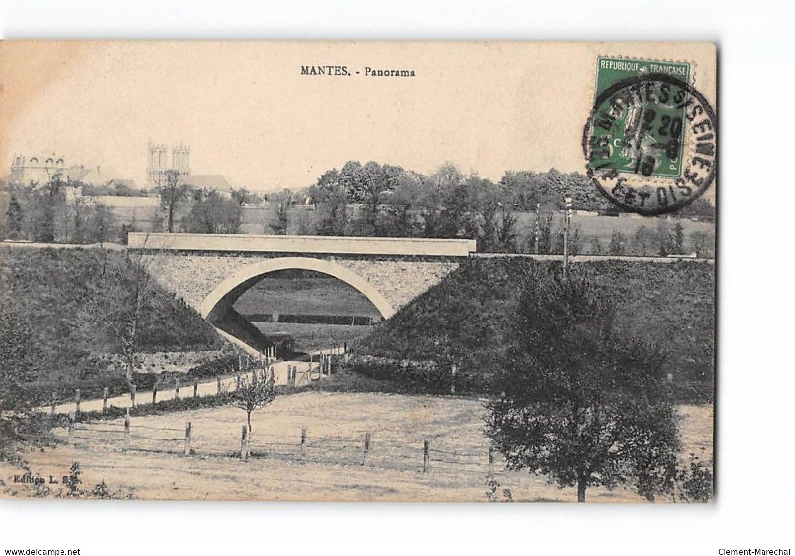 MANTES - Panorama - Très Bon état - Mantes La Jolie