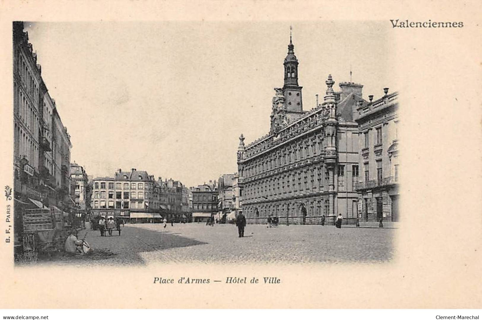 VALENCIENNES - Place D'Armes - Hôtel De Ville - Très Bon état - Valenciennes