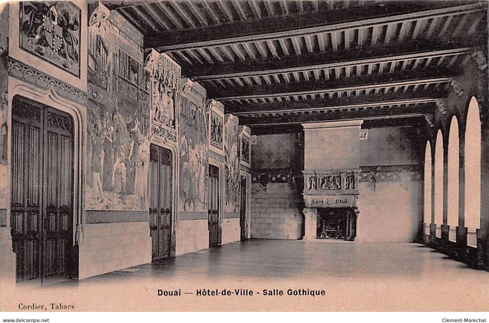 DOUAI - Hôtel De Ville - Salle Gothique - Très Bon état - Douai
