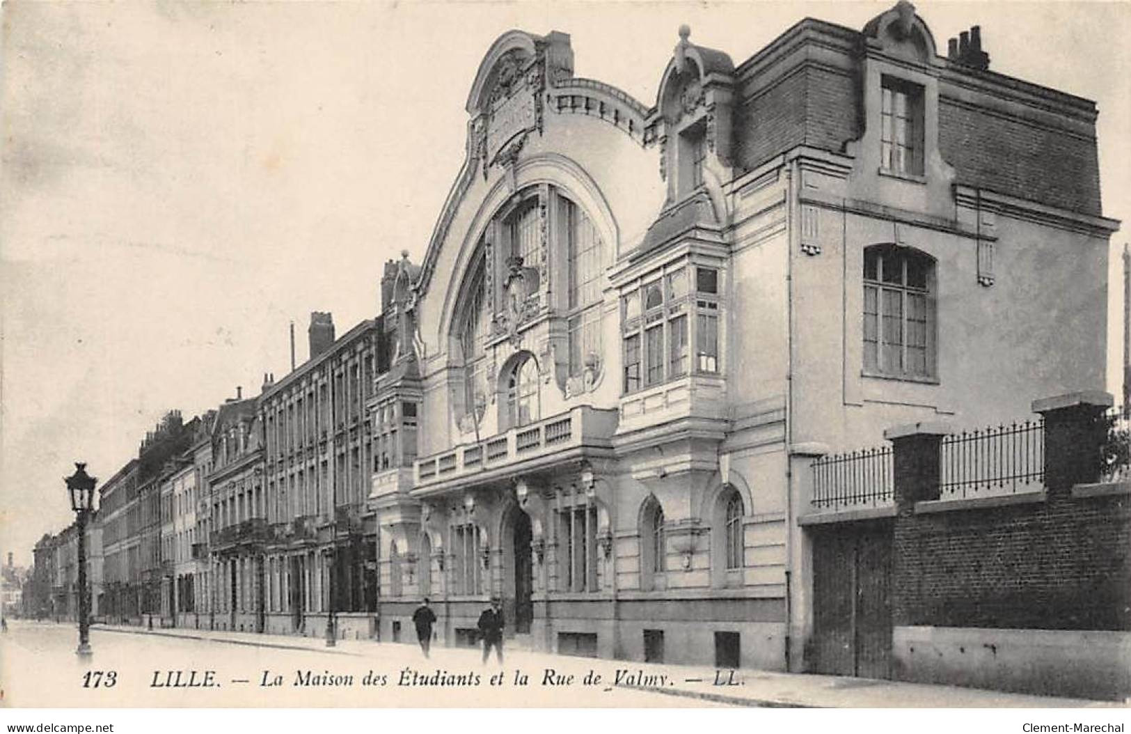 LILLE - La Maison Des Etudiants Et La Rue De Valmy - Très Bon état - Lille