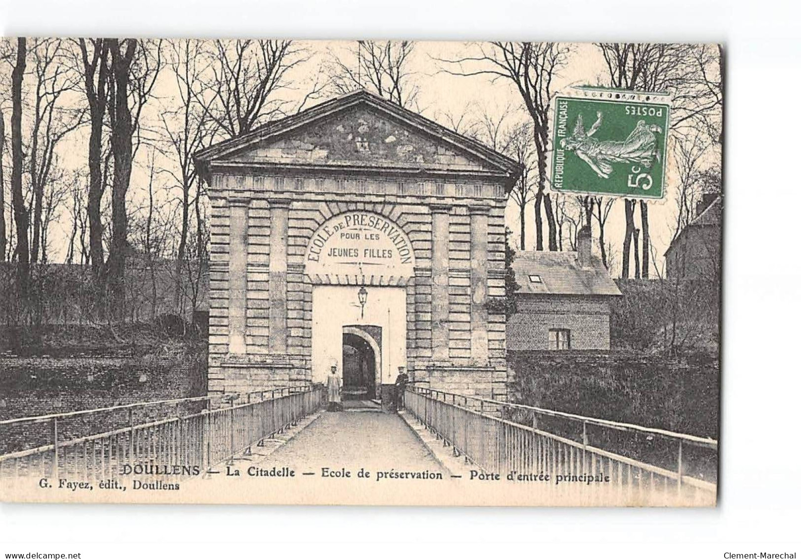 DOULLENS - La Citadelle - Ecole De Préservation - Porte D'entrée Principale - Très Bon état - Doullens