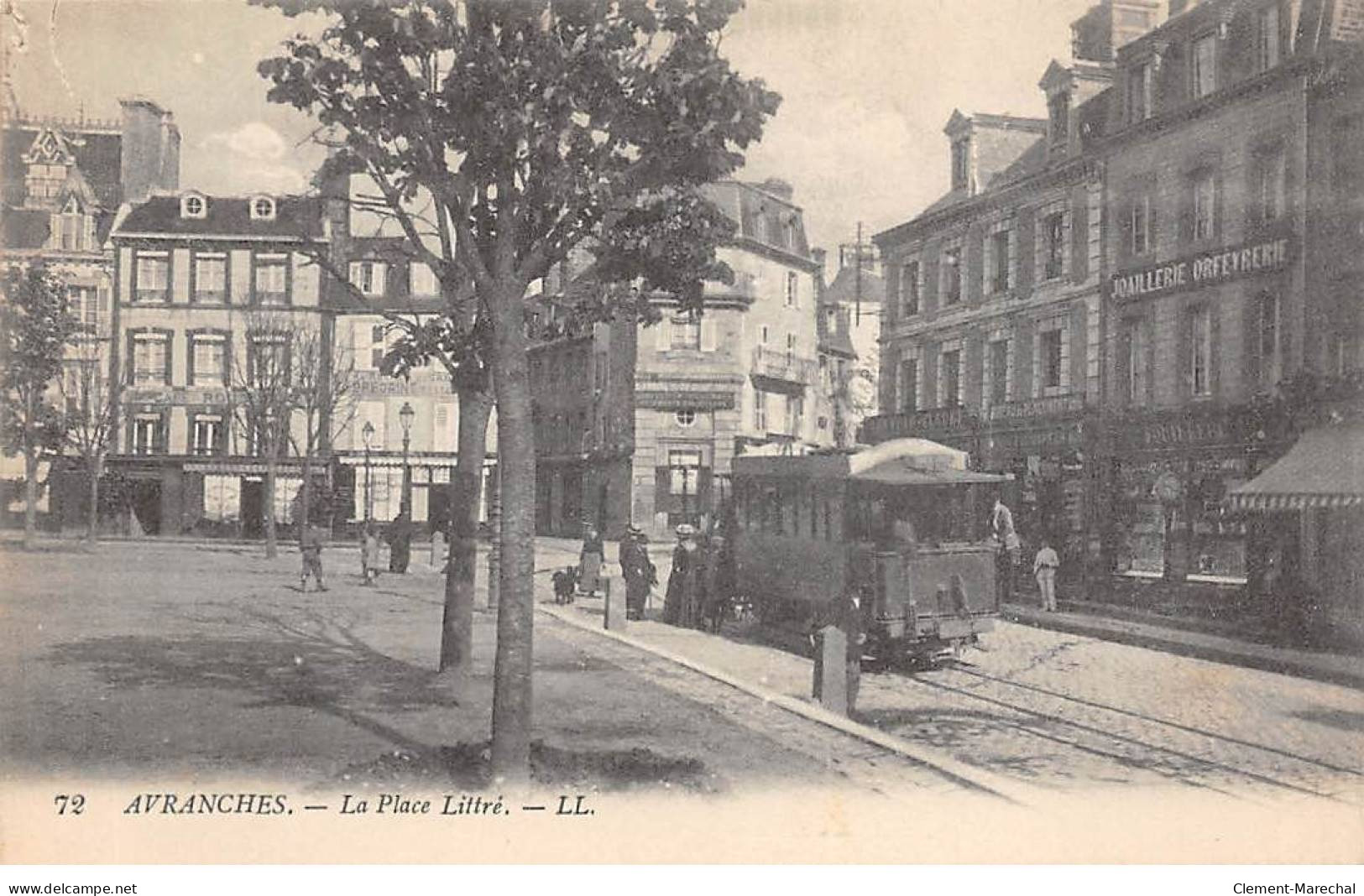 AVRANCHES - La Place Littré - Très Bon état - Avranches