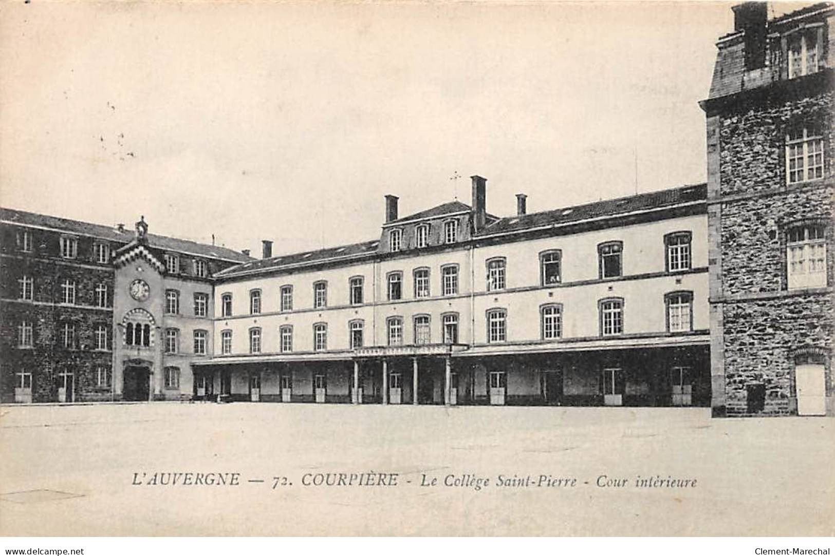 COURPIERE - Le Collège Saint Pierre - Cour Intérieure - Très Bon état - Courpiere