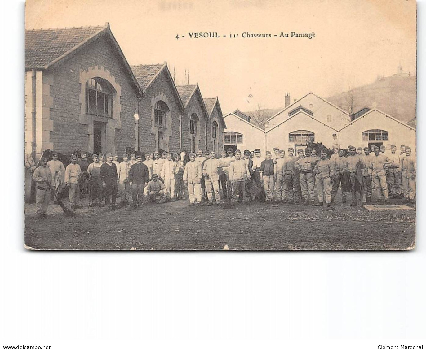 VESOUL - 11e Chasseurs - Au Pansage - état - Vesoul