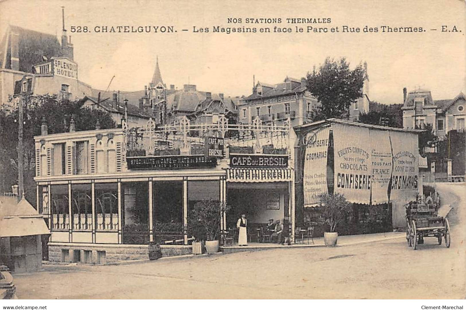 CHATEL GUYON - Les Magasins En Face Le Parc Et Rue Des Thermes - Très Bon état - Châtel-Guyon