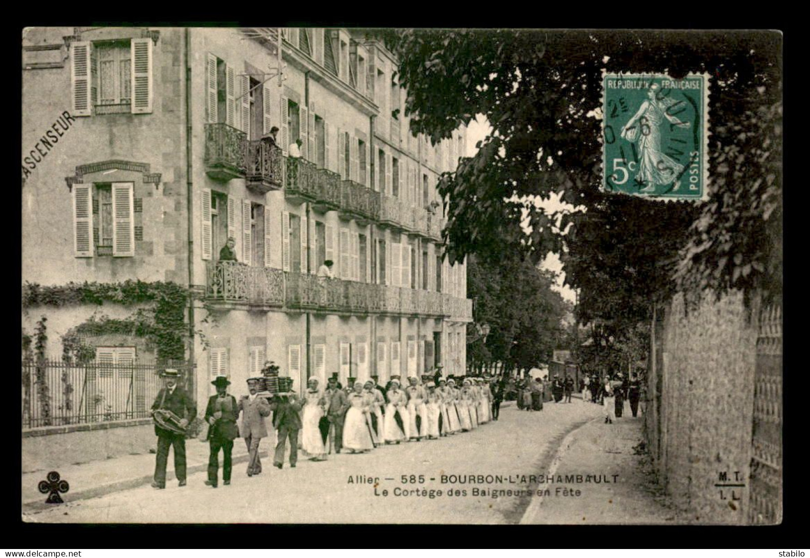 03 - BOURBON-L'ARCHAMBAULT - LE CORTEGE DES BAIGNEURS EN FETE - Bourbon L'Archambault