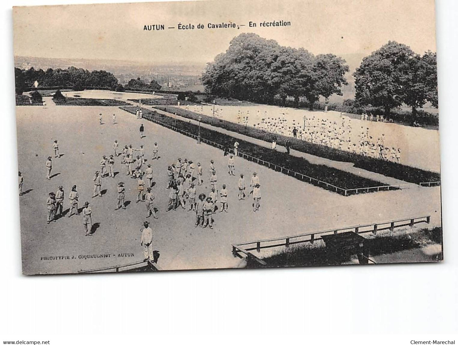 AUTUN - Ecole De Cavalerie - En Récréation - Très Bon état - Autun