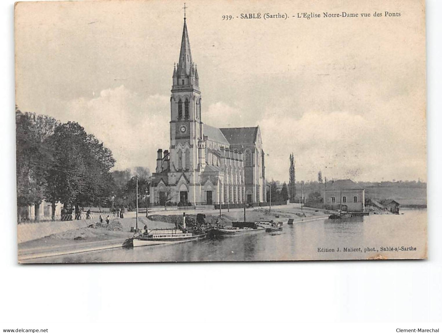 SABLE - L'Eglise Notre Dame Vue Des Ponts - Très Bon état - Sable Sur Sarthe