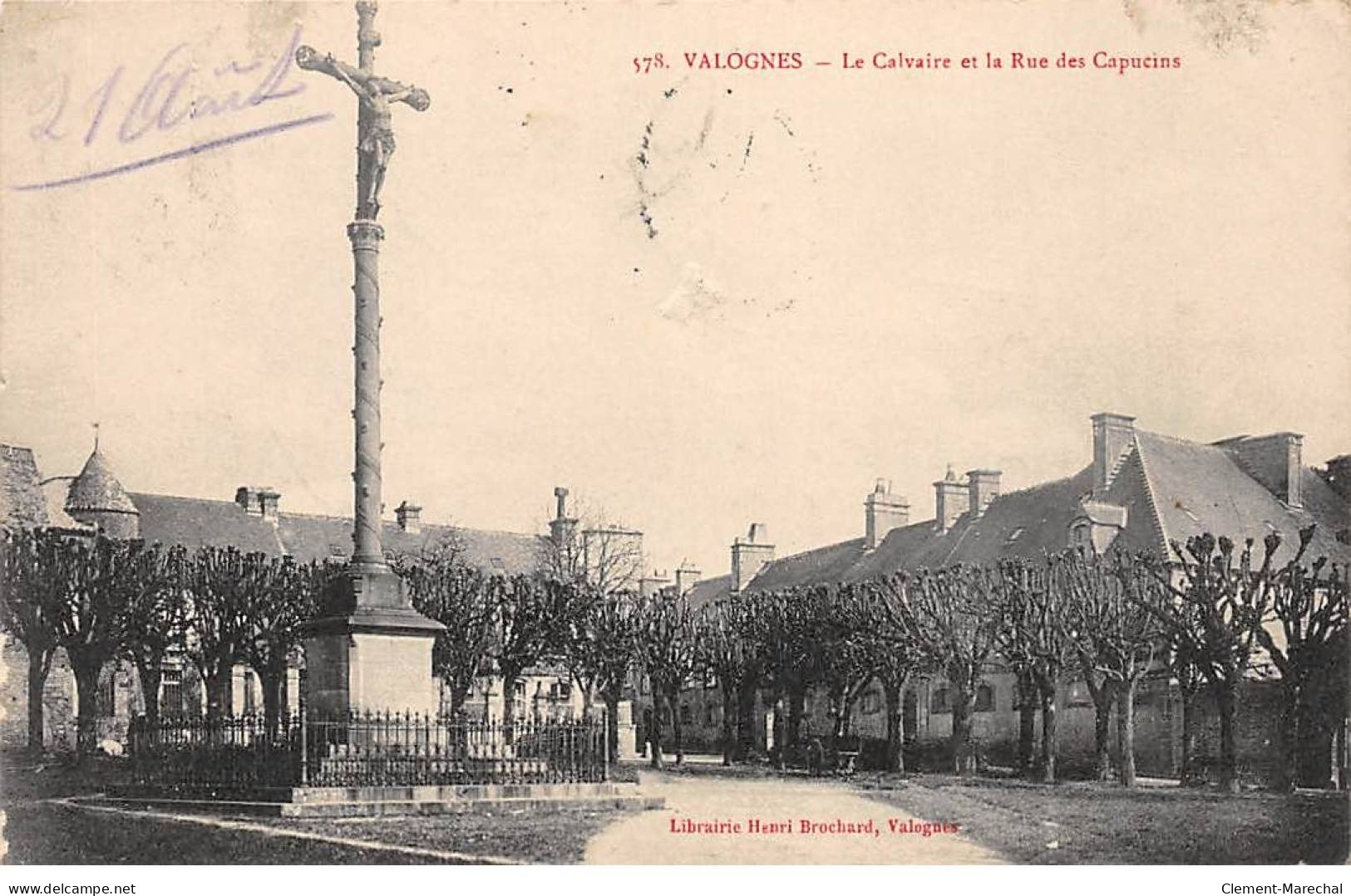 VALOGNES - Le Calvaire Et La Rue Des Capucins - Très Bon état - Valognes