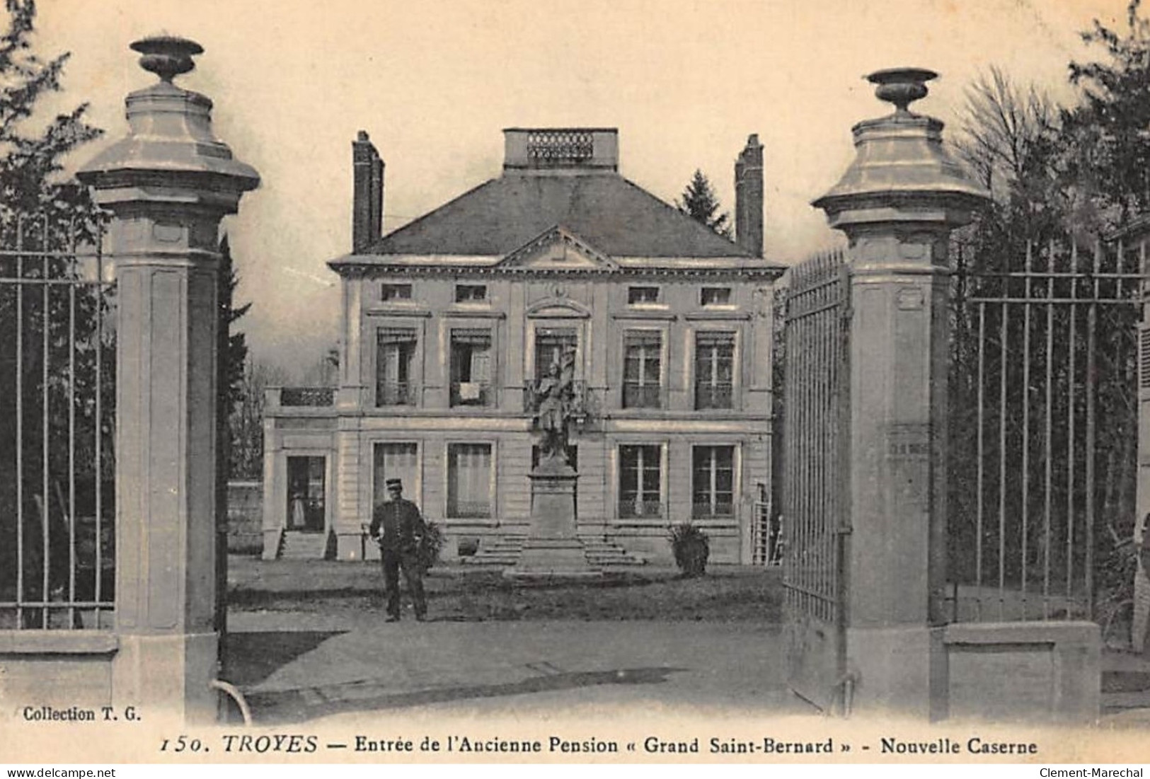 TROYES : Entrée De L'ancienne Pension """"grand Saint-bernard"""" Nouvelle Caserne - Tres Bon Etat - Troyes