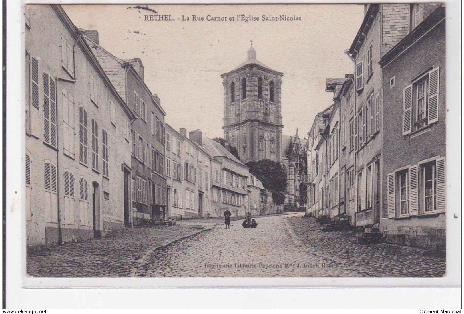 RETHEL : La Rue Carnot Et L'eglise St-nicolas - Tres Bon Etat - Rethel