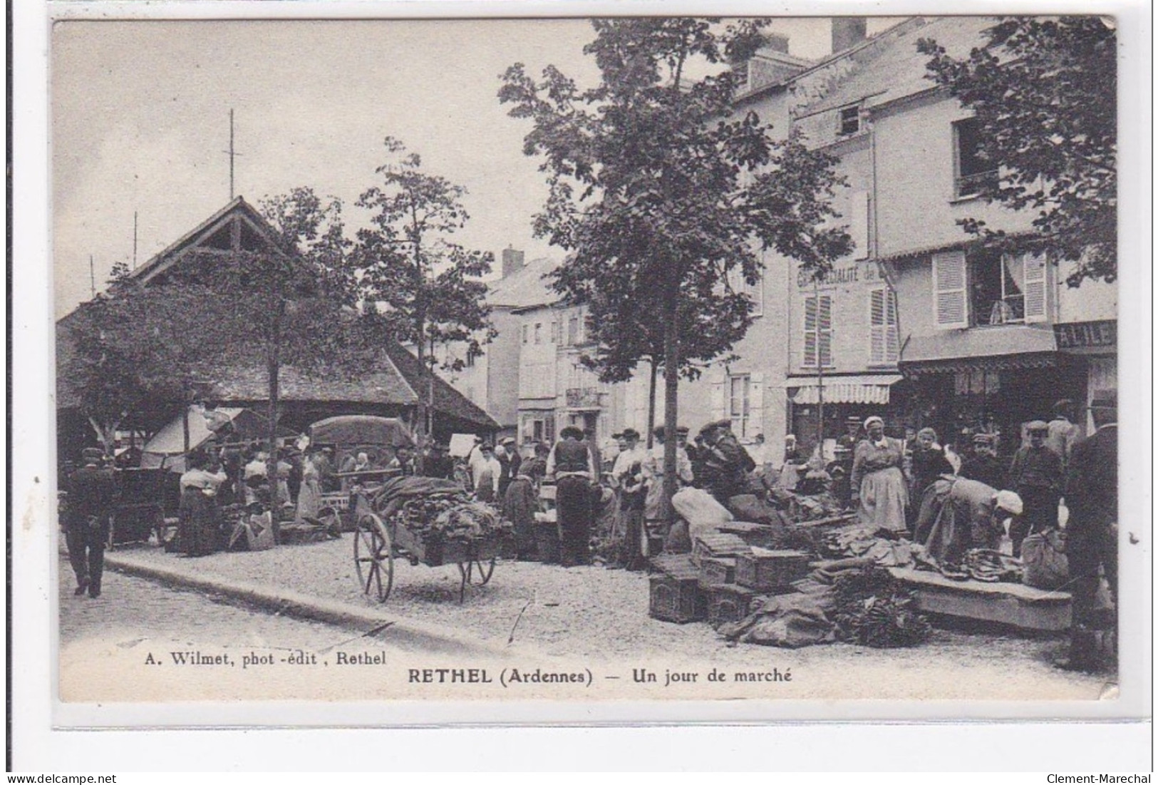 RETHEL : Un Jour De Marché - Tres Bon Etat - Rethel