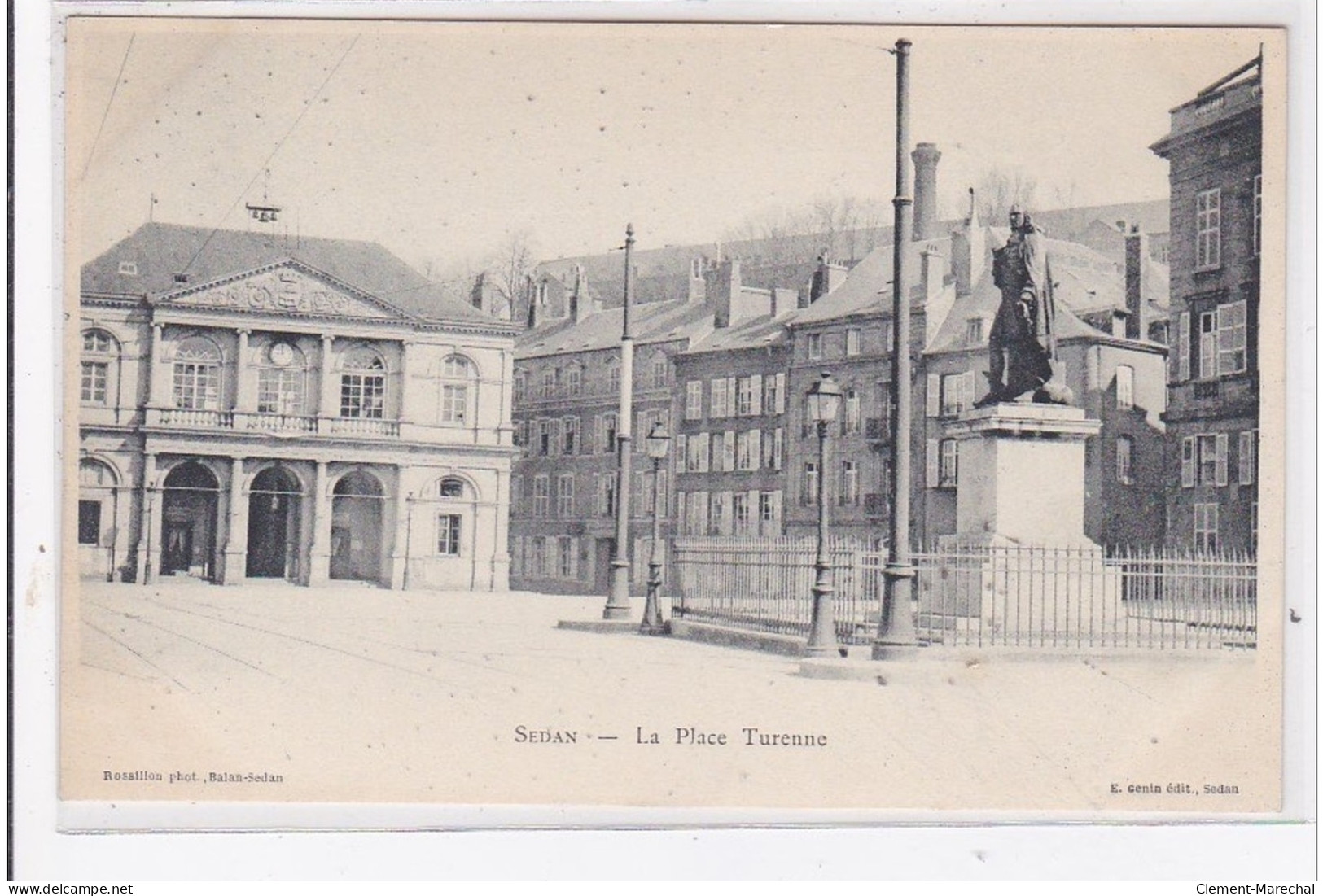 SEDAN : La Place Turenne - Tres Bon Etat - Sedan