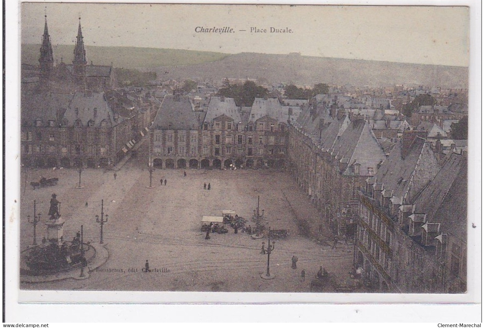 CHARLEVILLE : Place Ducale - Très Bon état - Charleville