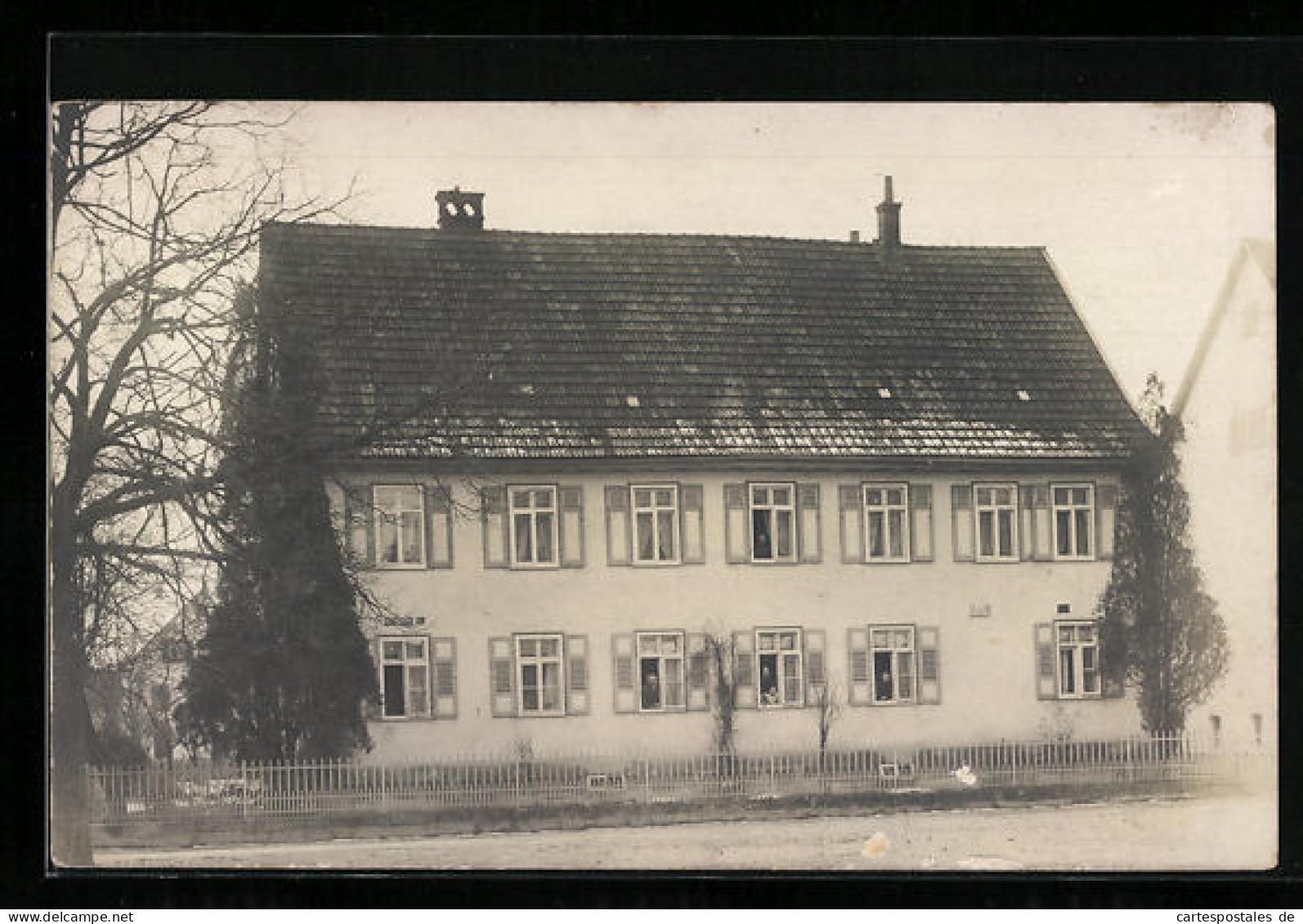 Foto-AK Kirchheim /Neckar, Grosses Haus Mit Bewohnern In Fenstern, Strassenansicht  - Kirchheim