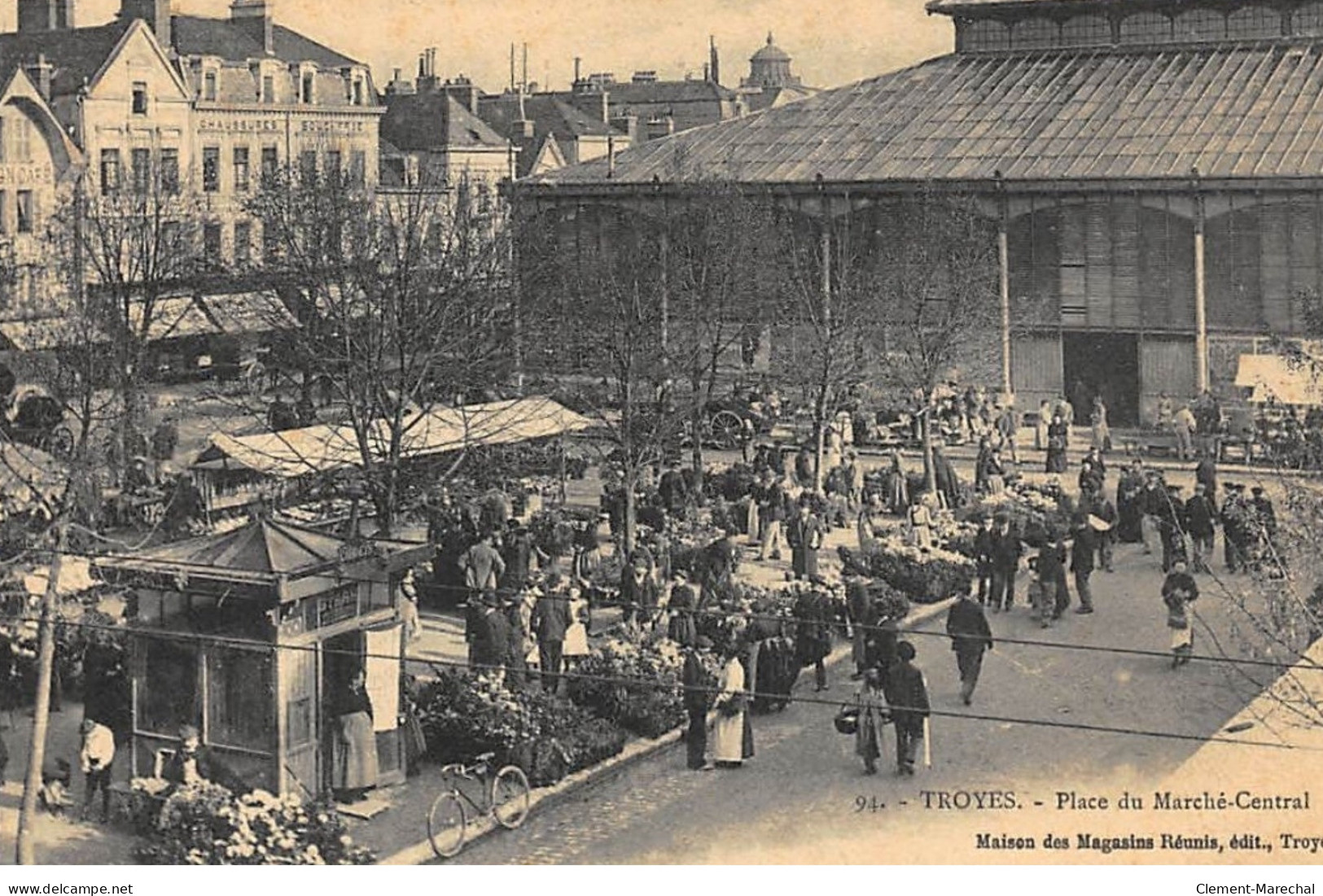 TROYES : Place Du Marché-central - Tres Bon Etat - Troyes