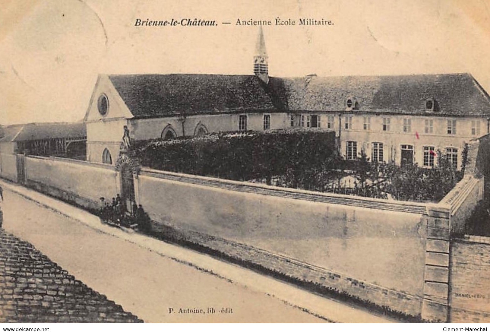 BRIENNE-le-CHATEAU : Ancienne Ecole Militaire - Tres Bon Etat - Sonstige & Ohne Zuordnung