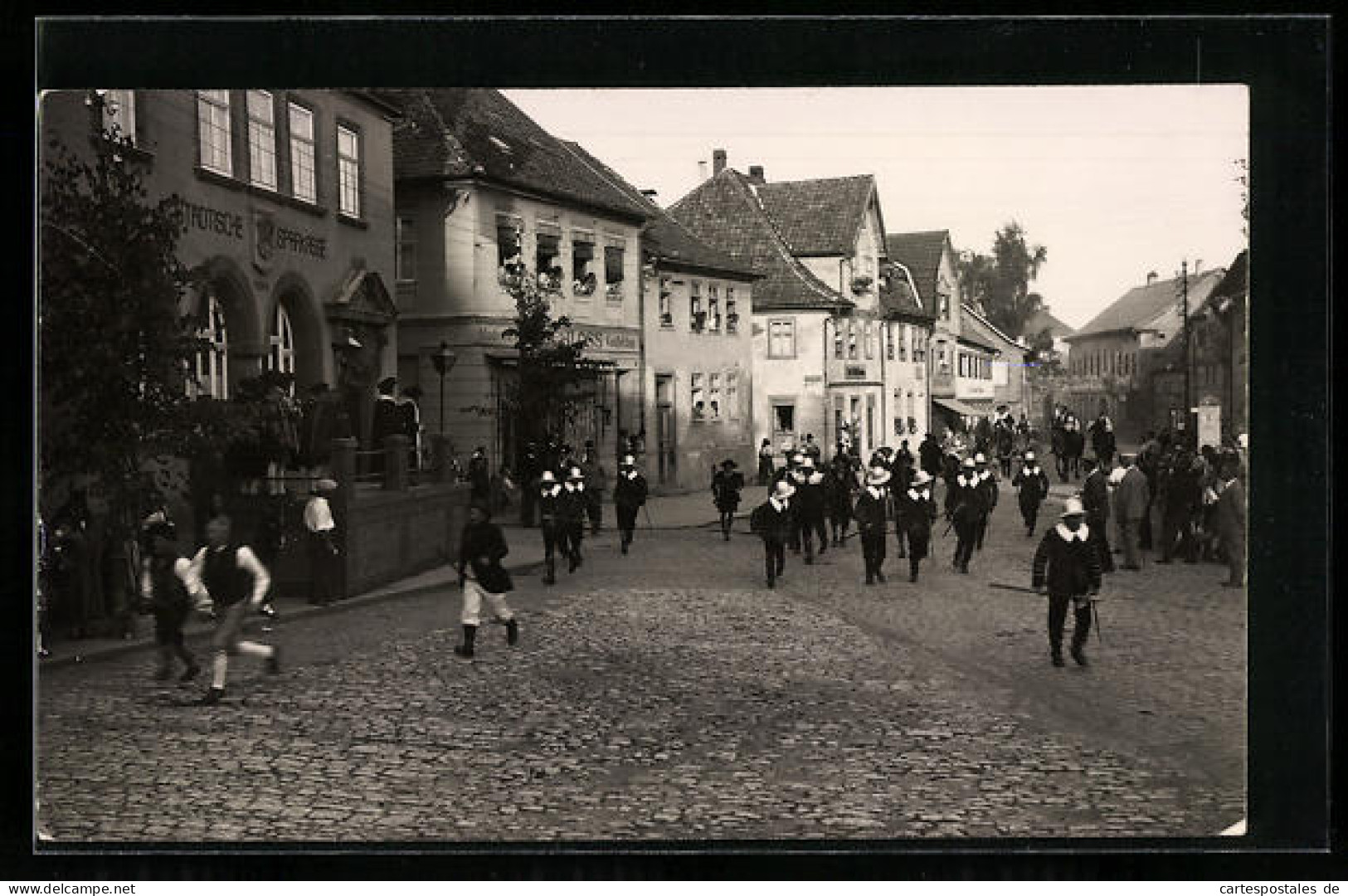 Foto-AK Rodach, Historisches Festspiel, Marktplatz Mit Städtischer Sparkasse Und Coburger Strasse  - Coburg