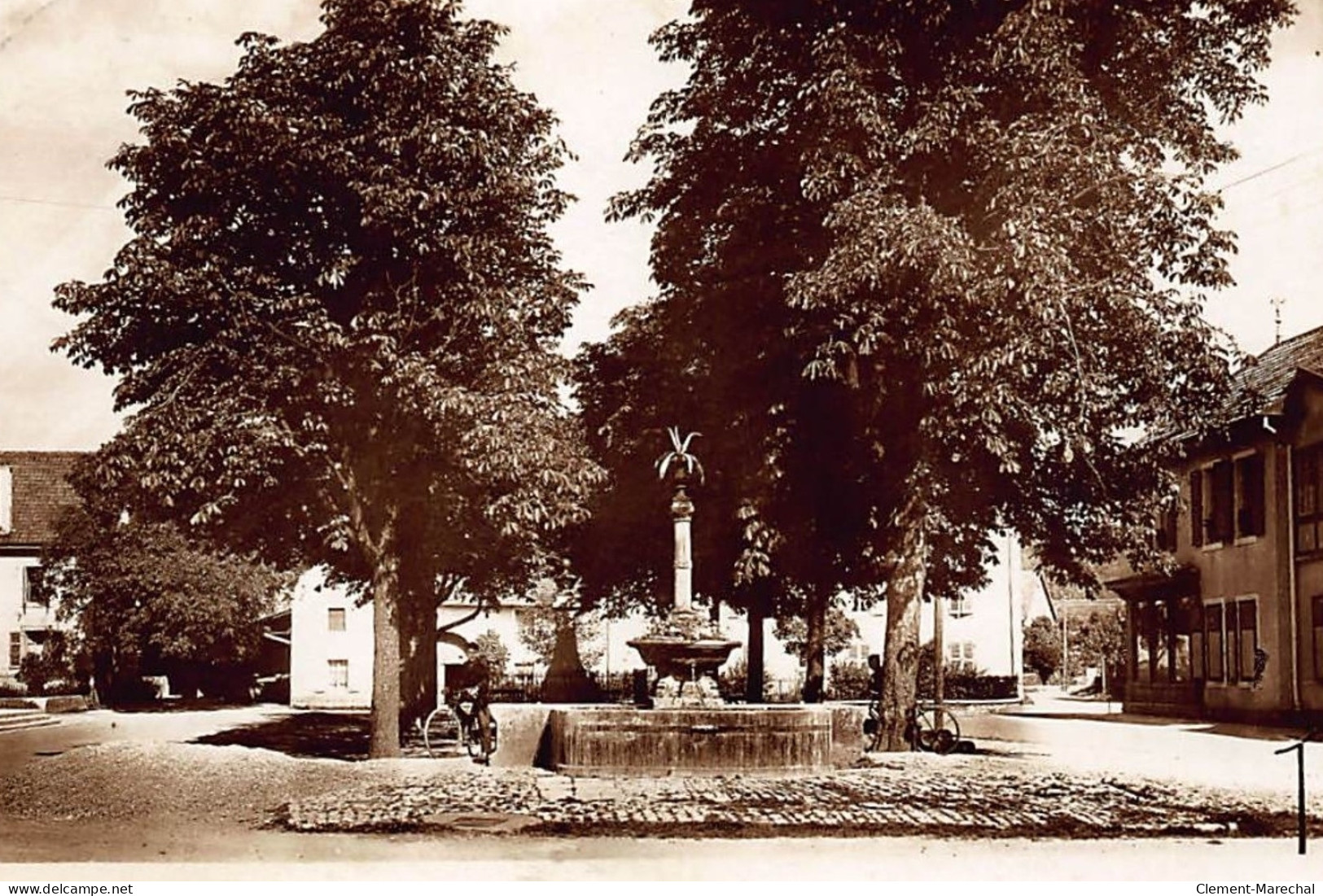 VALENTIGNEY : Place Emile-peugeot - Tres Bon Etat - Valentigney