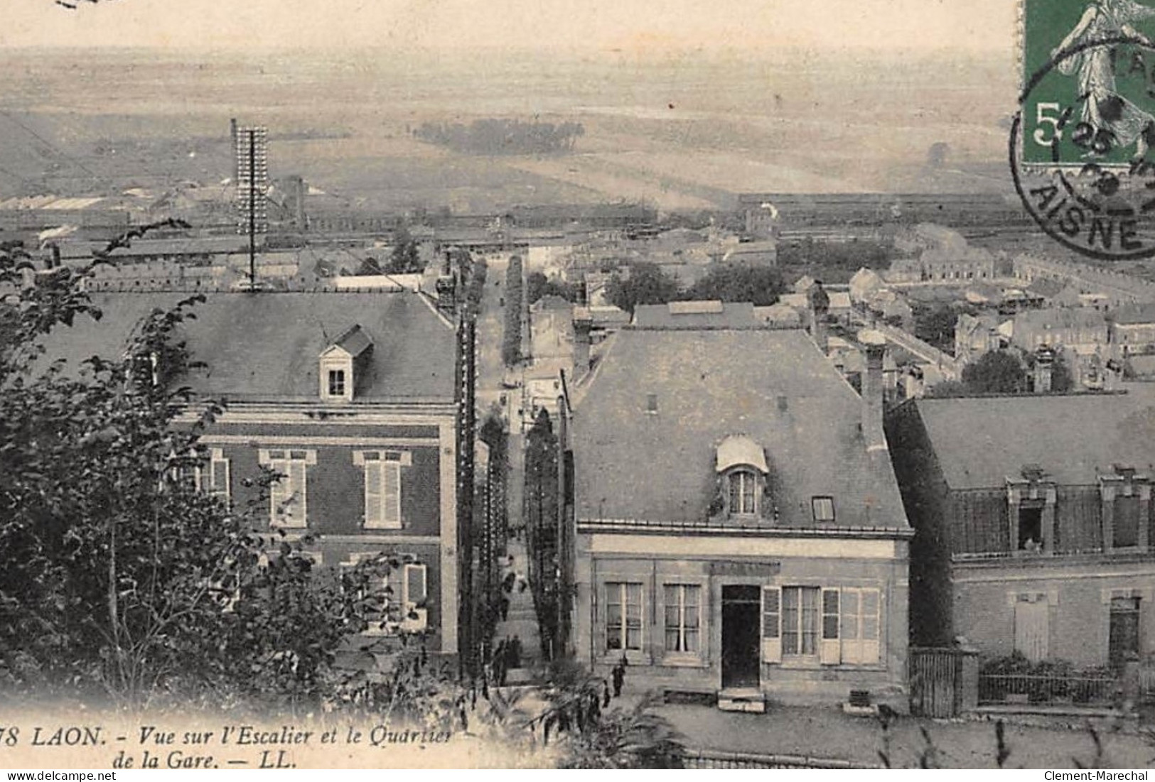 LAON : Vue Sur L'escalier Et Le Quartier De La Gare - Etat - Laon